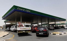 الإمارات تخفض أسعار البنزين في مارس وترفع الديزل